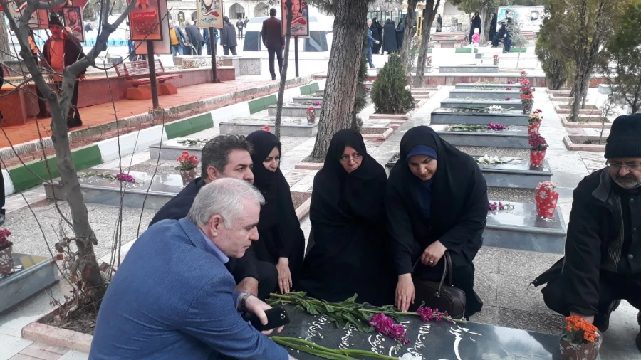 به مناسبت روز شهدا

تجدید عهد و پیمان مدیریت، اساتید و کارکنان دانشگاه فرهنگیان استان با شهدا 3