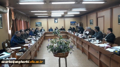 دکتر دلقندی مشاور اجرایی دانشگاه در نشست صمیمی با اساتید و کارکنان آذربایجان غربی:
 باید سیره و منش شهدای گرانقدر سرمشق ما قرار گیرند و ما باید با زدودن پلیدی ها از دل، راه به محضر حق تعالی باز کنیم.