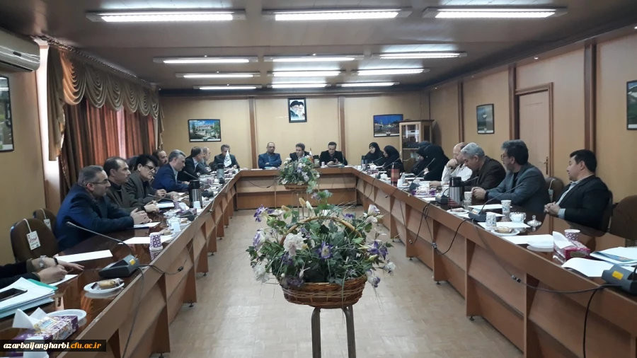 دکتر دلقندی مشاور اجرایی دانشگاه در نشست صمیمی با اساتید و کارکنان آذربایجان غربی:
 باید سیره و منش شهدای گرانقدر سرمشق ما قرار گیرند و ما باید با زدودن پلیدی ها از دل، راه به محضر حق تعالی باز کنیم.
 2