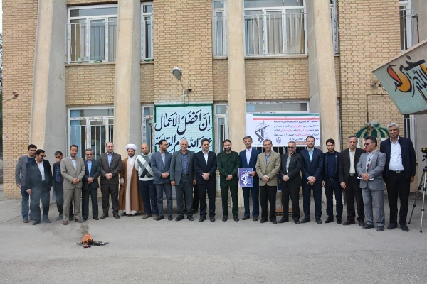 دانشجویان، اساتید وکارکنان دانشگاه فرهنگیان آذربایجان غربی در تجمع اعتراضی خود اقدام نابخردانه و وقیحانه آمریکا را در اعلام نام سپاه پاسداران انقلاب اسلامی در ردیف گروه های تروریستی محکوم نمودند  2