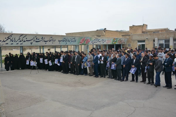 دانشجویان، اساتید وکارکنان دانشگاه فرهنگیان آذربایجان غربی در تجمع اعتراضی خود اقدام نابخردانه و وقیحانه آمریکا را در اعلام نام سپاه پاسداران انقلاب اسلامی در ردیف گروه های تروریستی محکوم نمودند  3