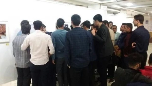 بمناسبت گرامیداشت دهه ی سرآمدی آموزش و به همت گروه هنر

بازدید جمعی از دانشجویان پردیس شهید رجایی از گالری هنری
 3