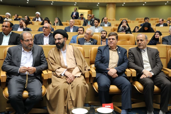 با حضور رییس جمهور و وزیر آموزش و پرورش انجام شد:

رونمایی از 6 عنوان کتاب تربیت معلم در مراسم اختتامیه نکوداشت یکصد سال تربیت معلم در ایران
 2