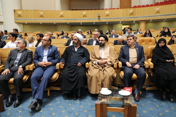 با حضور رییس جمهور و وزیر آموزش و پرورش انجام شد:

رونمایی از 6 عنوان کتاب تربیت معلم در مراسم اختتامیه نکوداشت یکصد سال تربیت معلم در ایران
 6