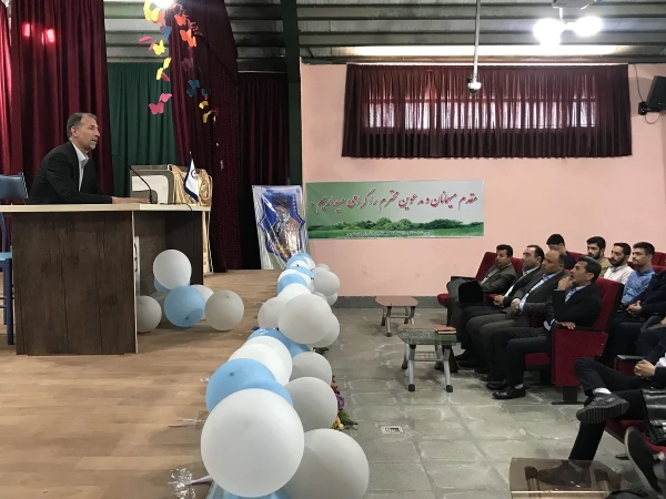 در پردیس شهید رجایی آذربایجان غربی

نشست علمی، تخصصی با حضور کار شناسان اداره کل حقوقی آموزش و پرورش استان برگزار شد
 4