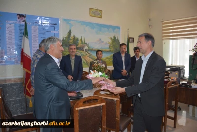 بمناسبت گرامیداشت دهه ی سرآمدی آموزش و روز کارورزی

تجلیل از مدیران و معلمان راهنمای مدارس مجری طرح کارورزی با حضور معاونین و کارشناسان دانشگاه فرهنگیان و آموزش و پرورش استان آذربایجان غربی در مدارس