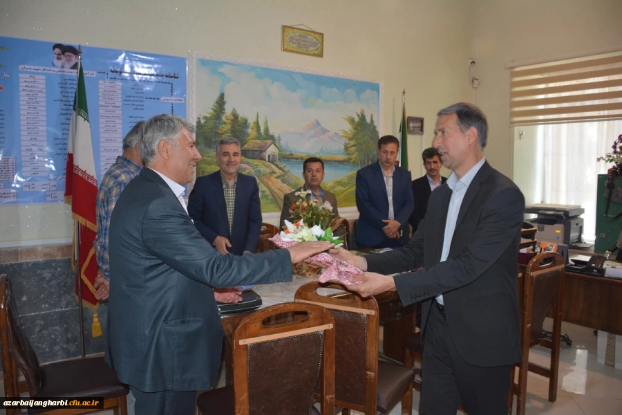 بمناسبت گرامیداشت دهه ی سرآمدی آموزش و روز کارورزی

تجلیل از مدیران و معلمان راهنمای مدارس مجری طرح کارورزی با حضور معاونین و کارشناسان دانشگاه فرهنگیان و آموزش و پرورش استان آذربایجان غربی در مدارس 2