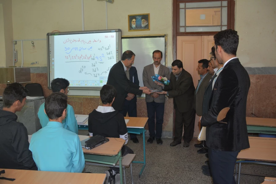 بمناسبت گرامیداشت دهه ی سرآمدی آموزش و روز کارورزی

تجلیل از مدیران و معلمان راهنمای مدارس مجری طرح کارورزی با حضور معاونین و کارشناسان دانشگاه فرهنگیان و آموزش و پرورش استان آذربایجان غربی در مدارس 5