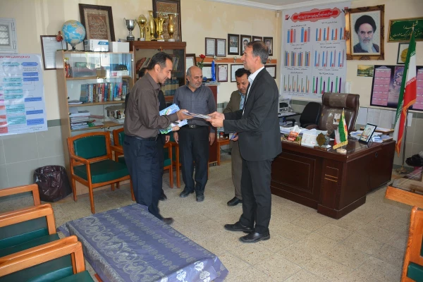 بمناسبت گرامیداشت دهه ی سرآمدی آموزش و روز کارورزی

تجلیل از مدیران و معلمان راهنمای مدارس مجری طرح کارورزی با حضور معاونین و کارشناسان دانشگاه فرهنگیان و آموزش و پرورش استان آذربایجان غربی در مدارس 7