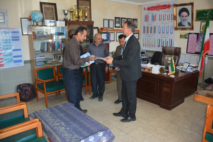 بمناسبت گرامیداشت دهه ی سرآمدی آموزش و روز کارورزی

تجلیل از مدیران و معلمان راهنمای مدارس مجری طرح کارورزی با حضور معاونین و کارشناسان دانشگاه فرهنگیان و آموزش و پرورش استان آذربایجان غربی در مدارس 7