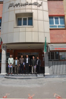 بمناسبت گرامیداشت دهه ی سرآمدی آموزش و روز کارورزی

تجلیل از مدیران و معلمان راهنمای مدارس مجری طرح کارورزی با حضور معاونین و کارشناسان دانشگاه فرهنگیان و آموزش و پرورش استان آذربایجان غربی در مدارس 9