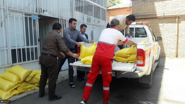 ارسال کمک های غیر نقدی کارکنان، اساتید و دانشجو معلمان پردیس علامه طباطبایی آذربایجان غربی به مناطق سیل زده کشور 4