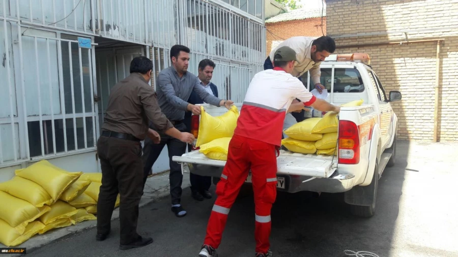 ارسال کمک های غیر نقدی کارکنان، اساتید و دانشجو معلمان پردیس علامه طباطبایی آذربایجان غربی به مناطق سیل زده کشور 4