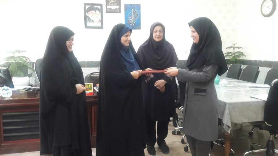 به مناسبت گرامیداشت روز ارتباطات و روابط عمومی 

از رابطین روابط عمومی پردیس های شهید رجایی ارومیه و علامه طباطبایی خواهران با اهدای لوح تجلیل به عمل آمد