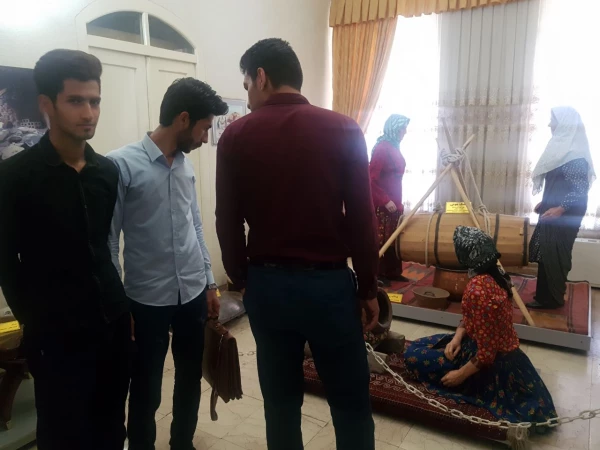 همزمان با 28 اردیبهشت روز ملی موزه

گروهی از دانشجویان پردیس شهید رجایی آذربایجان غربی از موزه مردم شناسی بازدید کردند 2