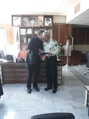 در راستای همکاریهای بین سازمانی و با حضور سرپرست دانشگاه فرهنگیان و فرمانده انتظامی استان آذربایجان غربی :

تفاهمنامه همکاریهای دوجانبه دانشگاه فرهنگیان استان آذربایجان غربی و فرماندهی انتظامی استان آذربایجان غربی مبادله گردید.