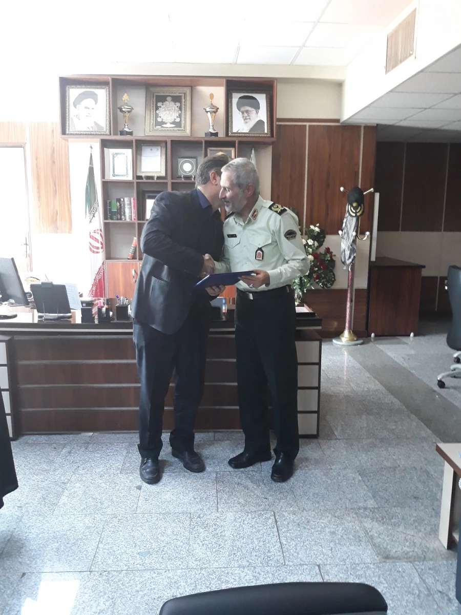 در راستای همکاریهای بین سازمانی و با حضور سرپرست دانشگاه فرهنگیان و فرمانده انتظامی استان آذربایجان غربی :

تفاهمنامه همکاریهای دوجانبه دانشگاه فرهنگیان استان آذربایجان غربی و فرماندهی انتظامی استان آذربایجان غربی مبادله گردید.