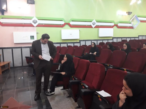 در جریان برگزاری امتحانات پایان نیمسال دوم سالتحصیلی 98-97

بازدید دکتر محمودلو و هیئت همراه از روند برگزاری امتحانات در پردیس علامه طباطبائی آذربایجان غربی 2