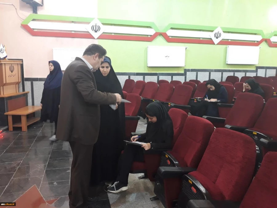 در جریان برگزاری امتحانات پایان نیمسال دوم سالتحصیلی 98-97

بازدید دکتر محمودلو و هیئت همراه از روند برگزاری امتحانات در پردیس علامه طباطبائی آذربایجان غربی 3