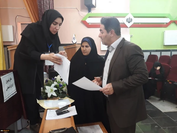 در جریان برگزاری امتحانات پایان نیمسال دوم سالتحصیلی 98-97

بازدید دکتر محمودلو و هیئت همراه از روند برگزاری امتحانات در پردیس علامه طباطبائی آذربایجان غربی 4