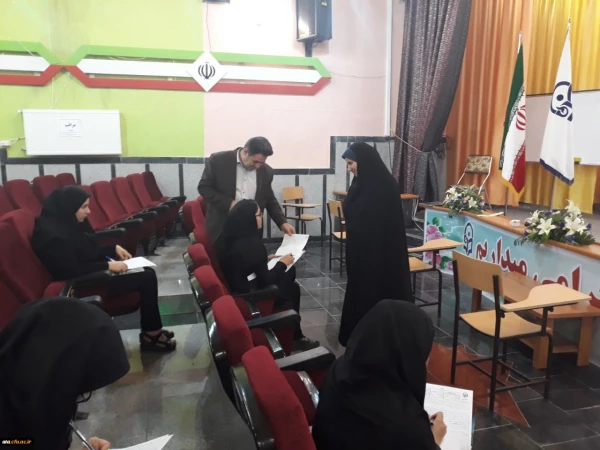 در جریان برگزاری امتحانات پایان نیمسال دوم سالتحصیلی 98-97

بازدید دکتر محمودلو و هیئت همراه از روند برگزاری امتحانات در پردیس علامه طباطبائی آذربایجان غربی