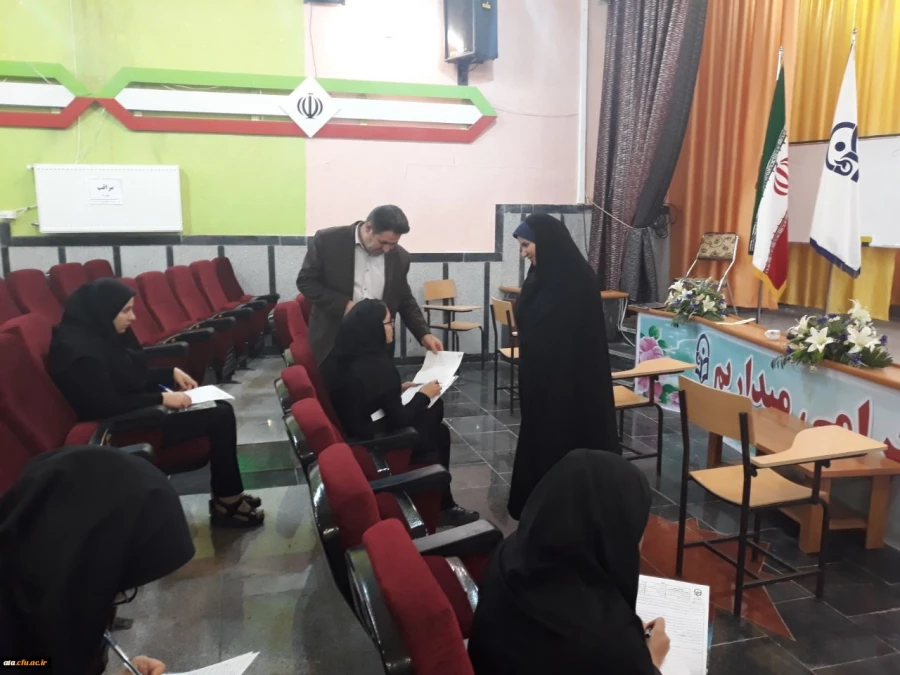 در جریان برگزاری امتحانات پایان نیمسال دوم سالتحصیلی 98-97

بازدید دکتر محمودلو و هیئت همراه از روند برگزاری امتحانات در پردیس علامه طباطبائی آذربایجان غربی