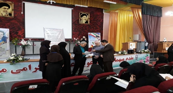 مدیر بهسازی منابع انسانی سازمان مرکزی دانشگاه فرهنگیان در بازدید از حوزه های امتحانات پردیس ها و مراکز استان آذربایجان غربی :

دانشگاه فرهنگیان از لحاظ تولید محتوا و آموزش های مجازی از مهمترین دانشگاههای کشور می باشد
 2