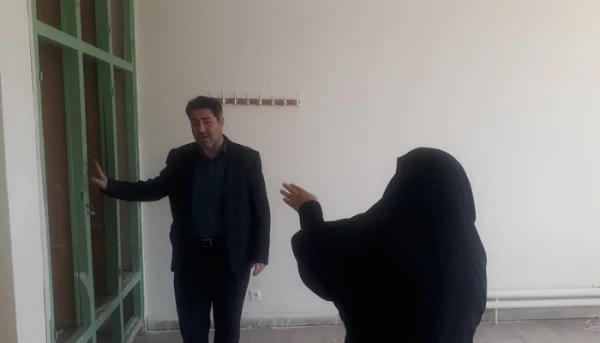 دکتر علی محمودلو رئیس دانشگاه فرهنگیان استان آذربایجان غربی  به صورت سرزده در واحدهای آموزشی شهید مطهری خوی و حضرت امام خمینی (ره) سلماس حضور یافت و ضمن بازدید از بخش های مختلف با روسای آن مراکز گفتگو کرد 2