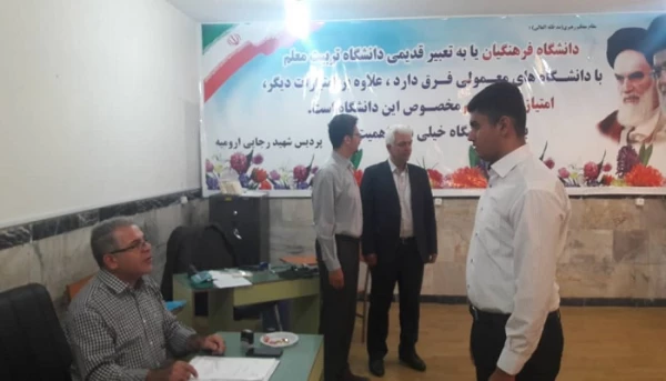 بازدید رئیس اداره ارزیابی عملکرد و پاسخگویی به شکایات اداره کل آموزش و پرورش استان آذربایجان غربی از جریان مصاحبه معرفی شدگان آزمون سراسری 5