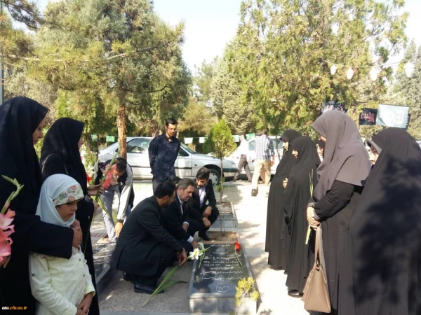 شرکت پرشور کارکنان پردیسهای دانشگاه فرهنگیان استان در مراسم تجدید میثاق با آرمان های والای شهدا و امام راحل با عنوان «میهمانی لاله ها» 4