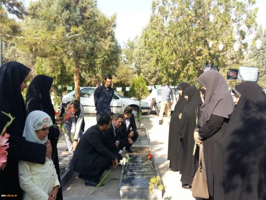 شرکت پرشور کارکنان پردیسهای دانشگاه فرهنگیان استان در مراسم تجدید میثاق با آرمان های والای شهدا و امام راحل با عنوان «میهمانی لاله ها» 4