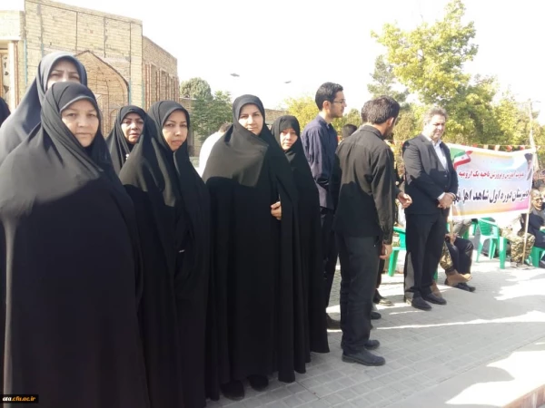 شرکت پرشور کارکنان پردیسهای دانشگاه فرهنگیان استان در مراسم تجدید میثاق با آرمان های والای شهدا و امام راحل با عنوان «میهمانی لاله ها» 5