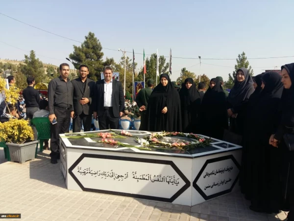 شرکت پرشور مسئولین، اساتید ،کارکنان و دانشجویان پردیسهای دانشگاه فرهنگیان استان در مراسم تجدید میثاق با آرمان های والای شهدا و امام راحل با عنوان «میهمانی لاله ها» 