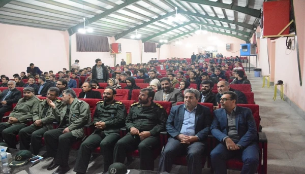 برگزاری شب شعر گرامیداشت هفته بسیج در پردیس شهید رجایی آذربایجان غربی 