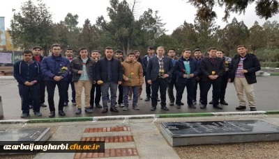 به مناسبت گرامیداشت هفته بسیج

غبارروبی مزارمطهر شهدا توسط جمعی از دانشجویان پردیس شهید رجایی آذربایجان غربی