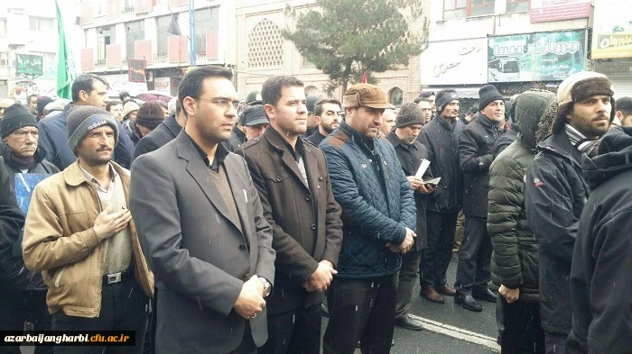 حضور جمعی از کارکنان پردیس شهید رجایی در مراسم سوگواری خیابانی مردم شهید پرور ارومیه بمناسبت شهادت سردار سرافراز اسلام سپهبد حاج قاسم سلیمانی و همرزمان ایشان 