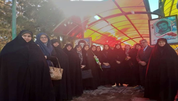 مسئولین، اساتید و کارکنان پردیس های دانشگاه فرهنگیان استان آذربایجان غربی در مراسم میهمانی لاله ها در مزار مطهر شهدای ارومیه حضور یافتند 4