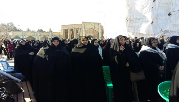 مسئولین، اساتید و کارکنان پردیس های دانشگاه فرهنگیان استان آذربایجان غربی در مراسم میهمانی لاله ها در مزار مطهر شهدای ارومیه حضور یافتند 