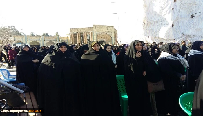 مسئولین، اساتید و کارکنان پردیس های دانشگاه فرهنگیان استان آذربایجان غربی در مراسم میهمانی لاله ها در مزار مطهر شهدای ارومیه حضور یافتند 