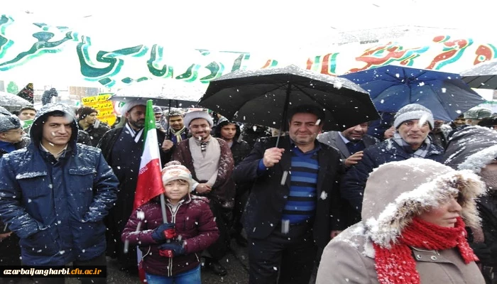 شرکت گسترده اساتید، کارکنان و دانشجویان پردیس های دانشگاه فرهنگیان استان آرذربایجان غربی در راهپیمایی عظیم یوم ا... 22 بهمن
 3