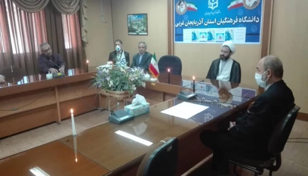 آئین همبستگی حمایت از جنبش نفس و محکومیت سیاست های نژاد پرستانه و ناعادلانه دولت آمریکا توسط اساتید بسیجی دانشگاه فرهنگیان استان آذربایجان غربی با حضور اساتید برگزار شد 3