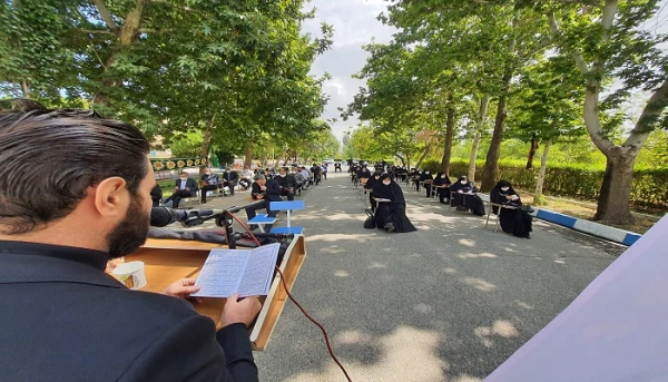 مراسم عزاداری سرور و سالار شهیدان امام حسین (ع) و یاران باوفایش با حضور مسئولین، اساتید، کارکنان و جمعی از دانشجویان در محوطه دانشگاه فرهنگیان استان آذربایجان غربی برگزار شد 3