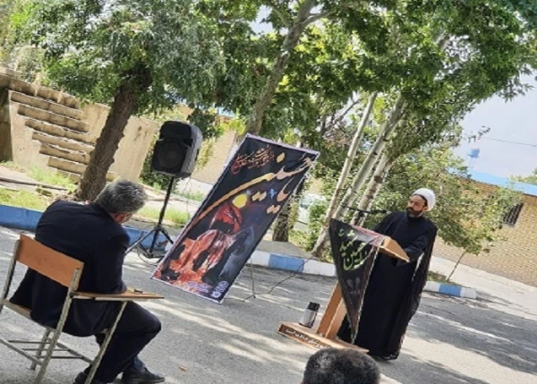 مراسم عزاداری سرور و سالار شهیدان امام حسین (ع) و یاران باوفایش با حضور مسئولین، اساتید، کارکنان و جمعی از دانشجویان در محوطه دانشگاه فرهنگیان استان آذربایجان غربی برگزار شد 5