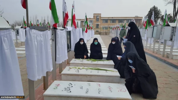 مراسم ویژه مهمانی لاله های گلزار شهدا و تجدیدمیثاق با آرمان های شهدا - شهید مطهری خوی 3