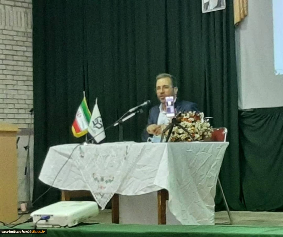 نشست سیاسی_ بصیرتی با موضوع انتخاب اصلح، زمینه ساز دولت جوان حزب اللهی به همت بسیج دانشجویی مرکز آموزش عالی شهید مطهری خوی برگزار شد. 2