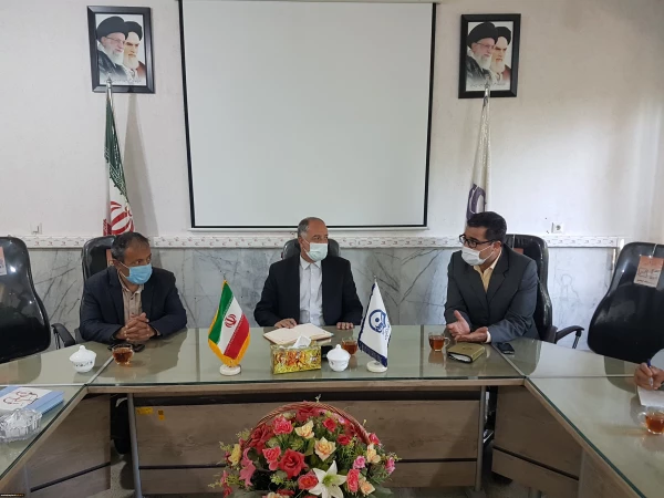 آقای دکتر سردار رضازاده نماینده محترم شهرستان سلماس در مجلس با حضور در دانشگاه فرهنگیان واحد امام خمینی(ره) سلماس با دکتر طالبی ریاست مرکز و کارکنان دیدار و گفتگو کرد 3