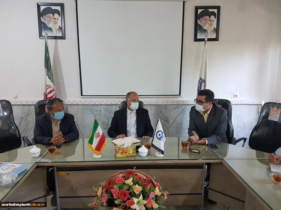 آقای دکتر سردار رضازاده نماینده محترم شهرستان سلماس در مجلس با حضور در دانشگاه فرهنگیان واحد امام خمینی(ره) سلماس با دکتر طالبی ریاست مرکز و کارکنان دیدار و گفتگو کرد 3