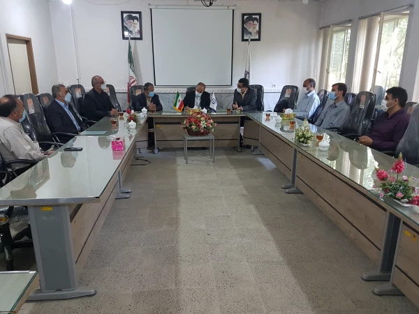 آقای دکتر سردار رضازاده نماینده محترم شهرستان سلماس در مجلس با حضور در دانشگاه فرهنگیان واحد امام خمینی(ره) سلماس با دکتر طالبی ریاست مرکز و کارکنان دیدار و گفتگو کرد 4