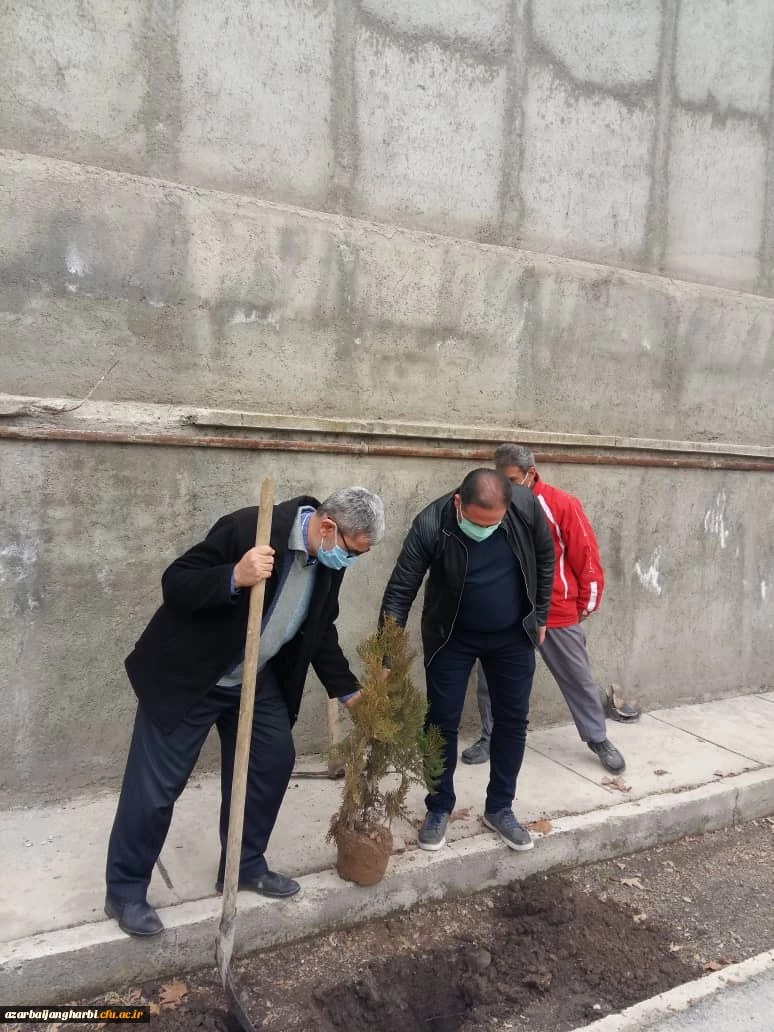 گرامیداشت هفته درخت و درختکاری وتقارن آن با میلاد با سعادت امام حسین (ع) وروز پاسدار 2گرامیداشت هفته درخت و درختکاری وتقارن آن با میلاد با سعادت امام حسین (ع) وروز پاسدار 2
