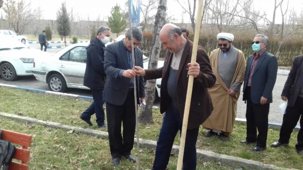 گرامیداشت هفته درخت و درختکاری وتقارن آن با میلاد با سعادت امام حسین (ع) وروز پاسدار 10